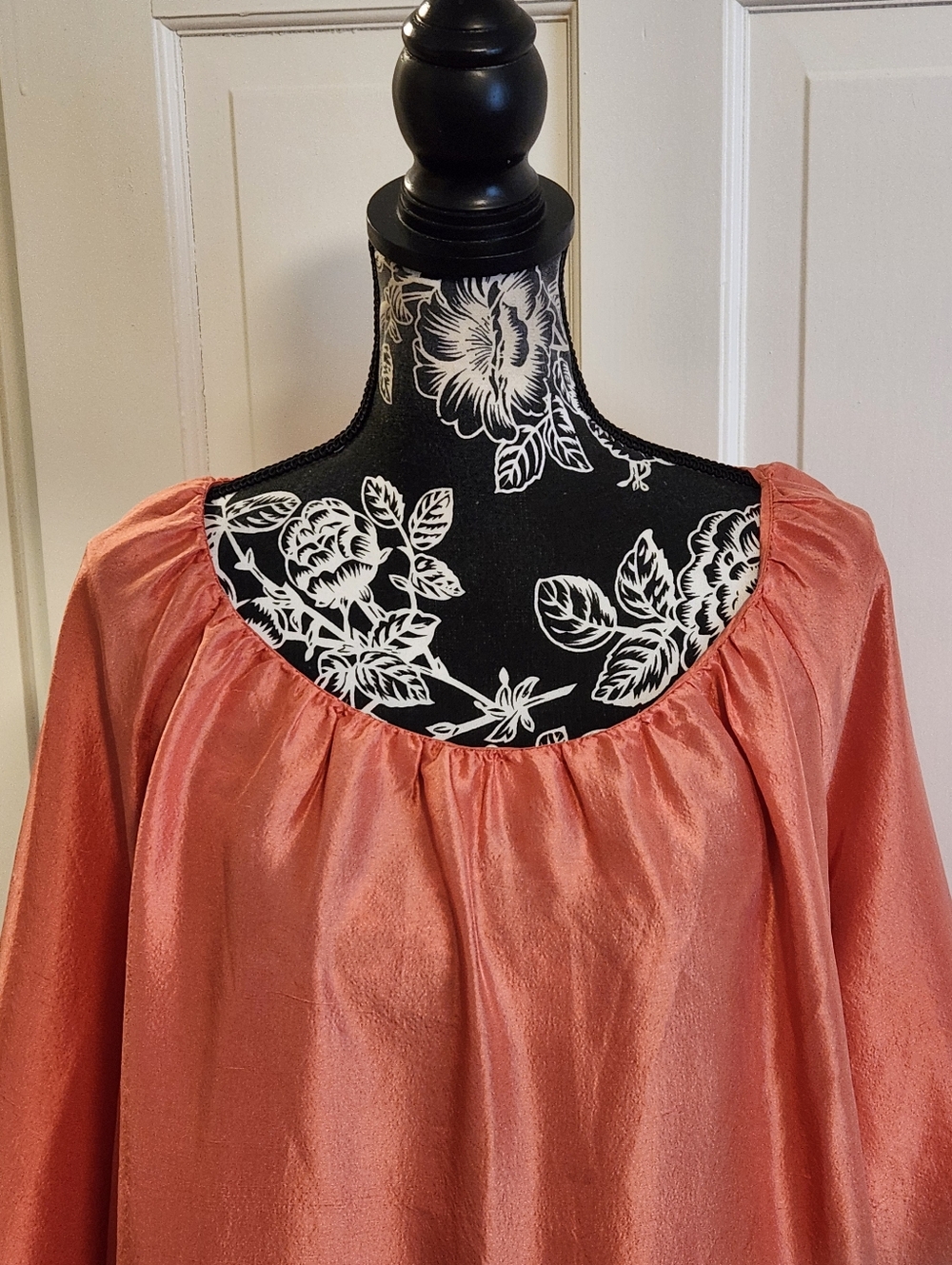 🆕️ 🍁Talbots🍁 - Peach Orange Silk Peasant Top - Picture 4 of 10